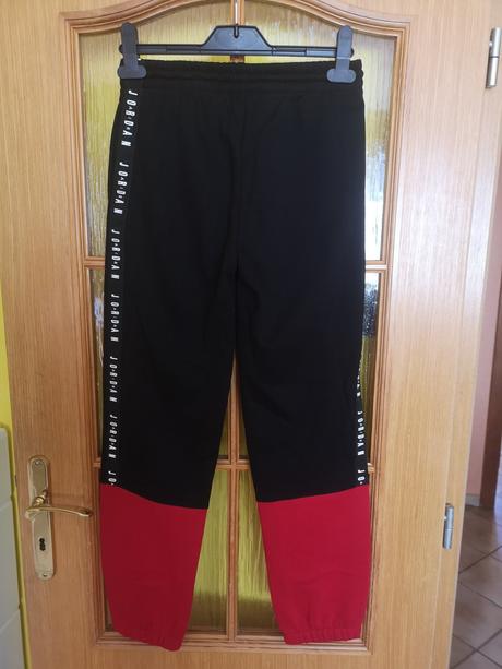 Air jordan tepláky veľkosť 11-14 rokov, air jordan,146 / 152 / 158 / 164