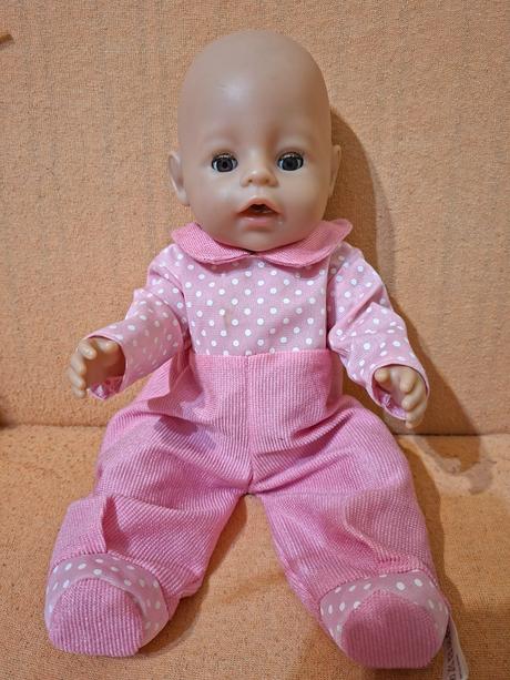 Bábika (výška cca 30 cm),