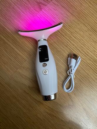 Masážny prístroj na spevnenie tváre a krku, 