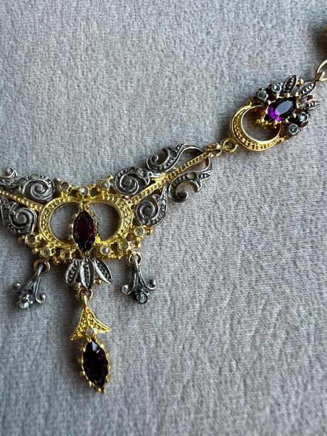 Starozitny nahrdelnik,