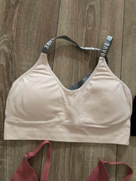 4ks športových podprseniek, m