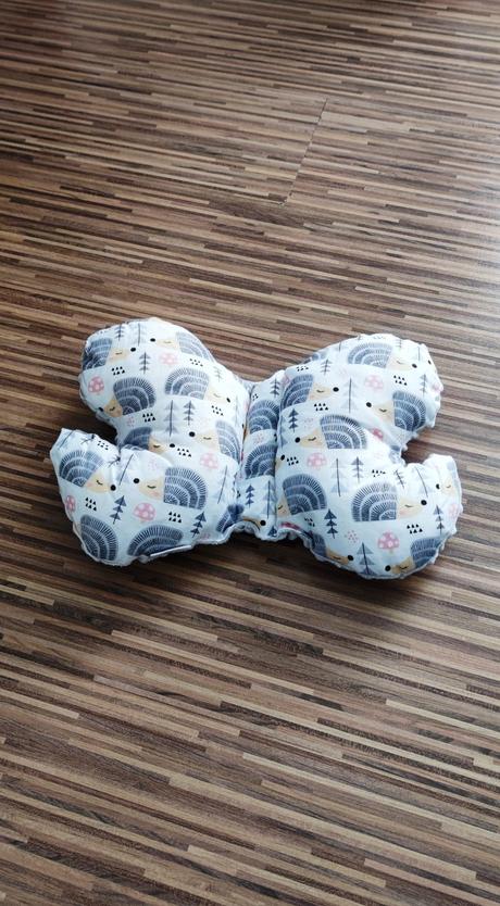 Vankúšik motýlik-ježko-sivý, šírka (cm): 30,dĺžka (cm): 40