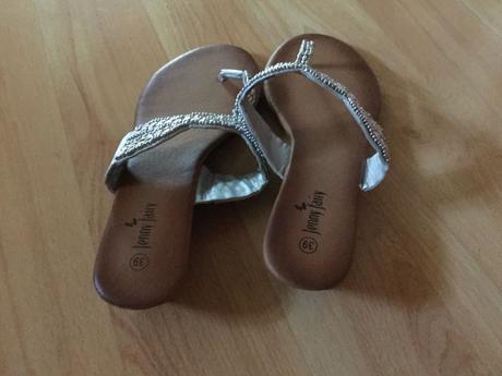 Krásne šľapky so striebornou aplikáciou, 39