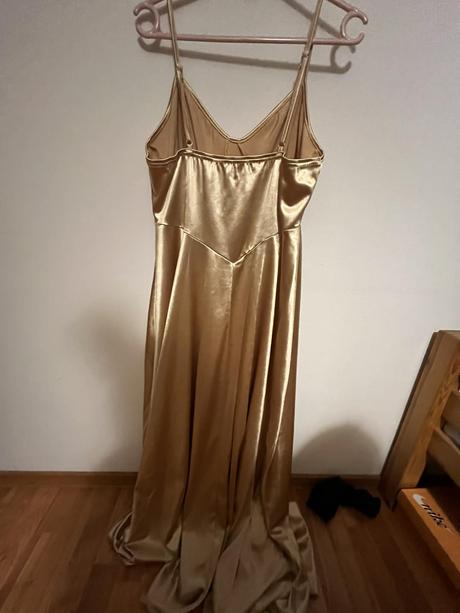 Zlaté, plesové šaty, <50