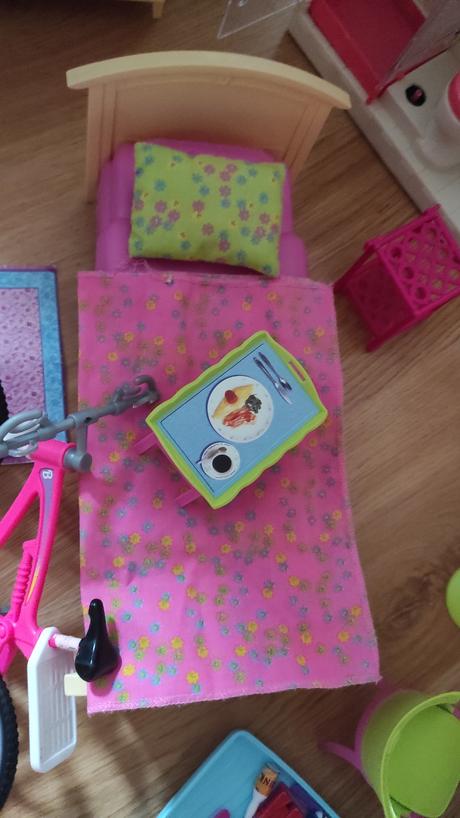 Barbie nábytok + bábiky barbie, 