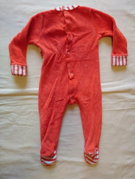 Červený fleesový overal s motívom, 68