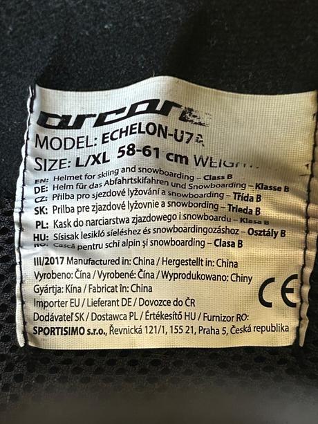 Lyžiarska prilba so štítom, l