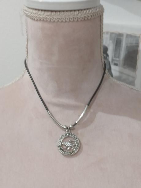 Náhrdelník škorpión, 