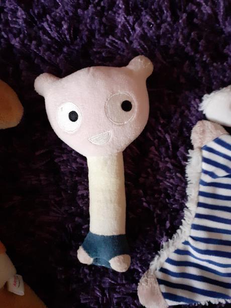 Hracia deka s rôznymi hračkami,