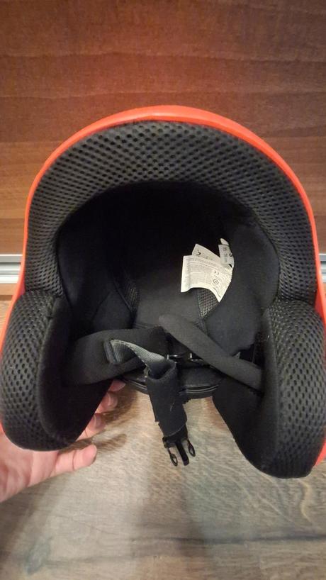 Lyžiarska prilbu značky keen, obvod 55-56 cm, s