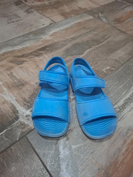 Predám sandále k vode, 32
