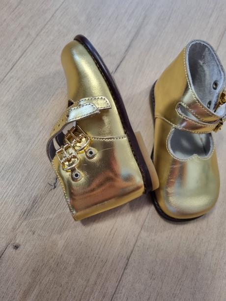 Predám nové nepoužívané kožené zlaté topánočky, 20