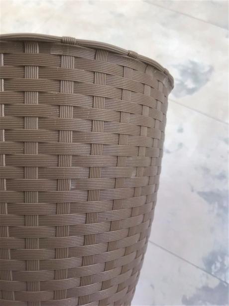 Črepník z umelého ratanu, 