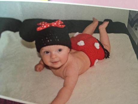 Minnie obelecena raz na fotenie, 56