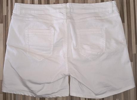 Pekné biele kraťase v. 44, takko,44