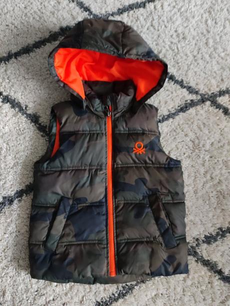 Krásna vesta ktorú ponosite až do veľkosti 116, benetton,104