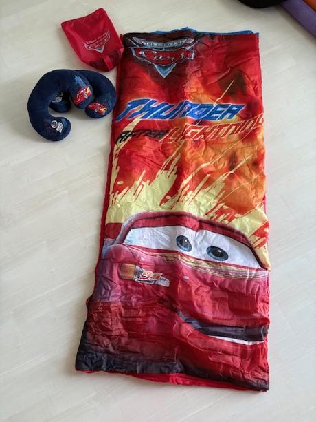 Spacák červený - cars + cestovné vankúšiky cars,