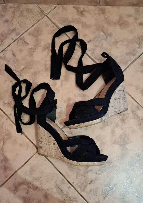 Sandale s viazanim okolo nohy, humanic,39