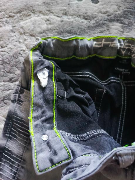 Riflové kraťasy, chapter young,158