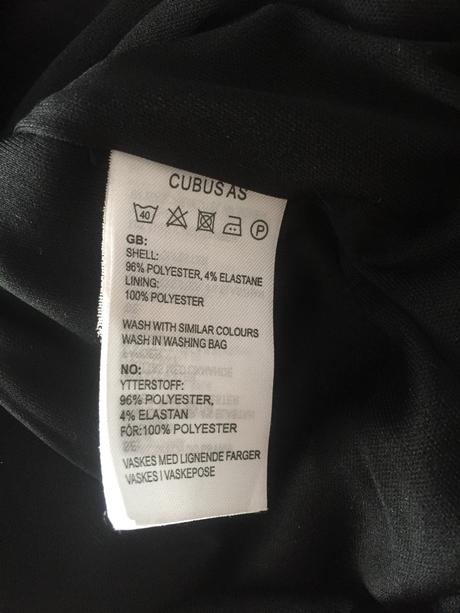 Trblietkavé zamatové šaty, 140