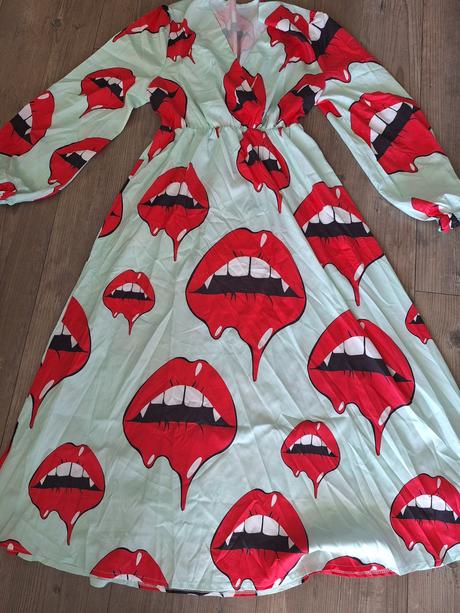 Saty lips,