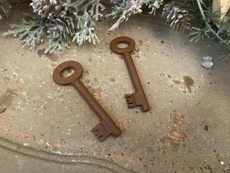 Kovové kľúče v hrdzavom odtieni 2 ks ( sada ), 