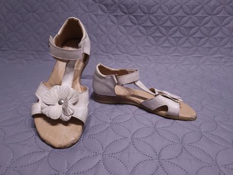 Sandalky s kvetinkou, 30