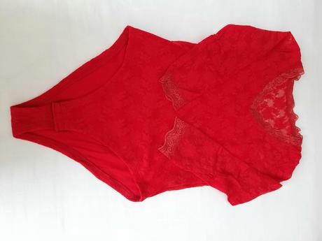 Cipkovane cervene body, s