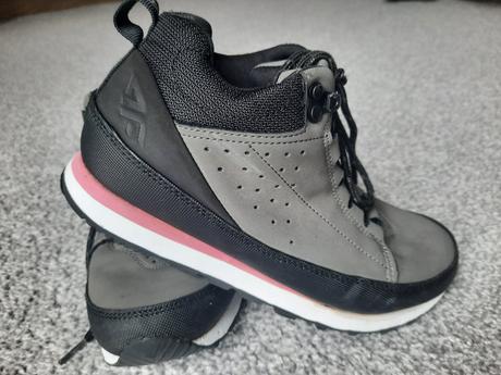 Turisticke vyssie tenisky, 36