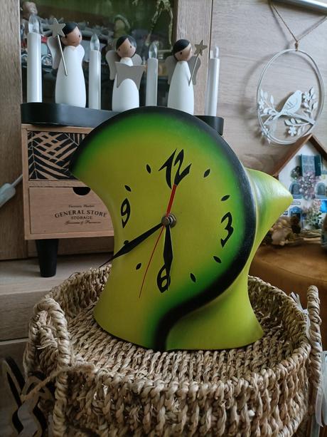 Krásne nadčasové hodiny výpredaj, 