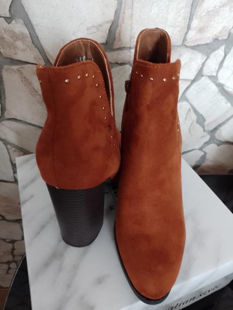 Kotníkové topánky, 37