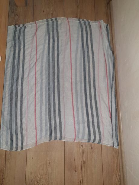 Sal  tensi biely s vzorom, 