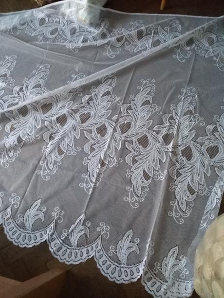 Záclona dĺžka 2,28 m x výška 1,47 m, 