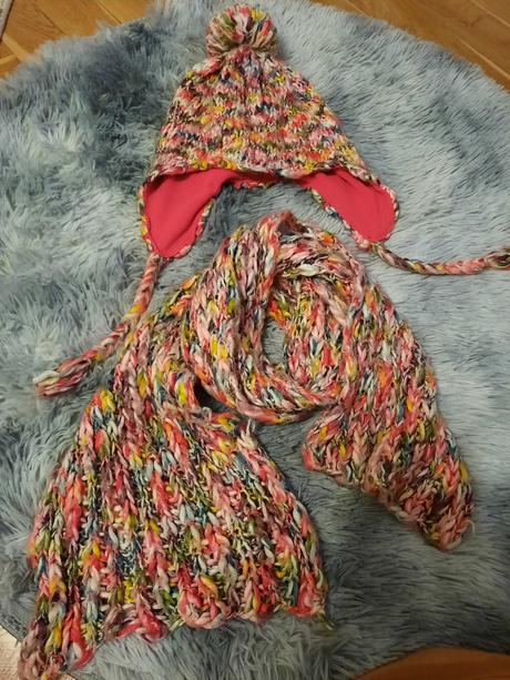 Krásny kompletík čiapka a šál 134/140, 140
