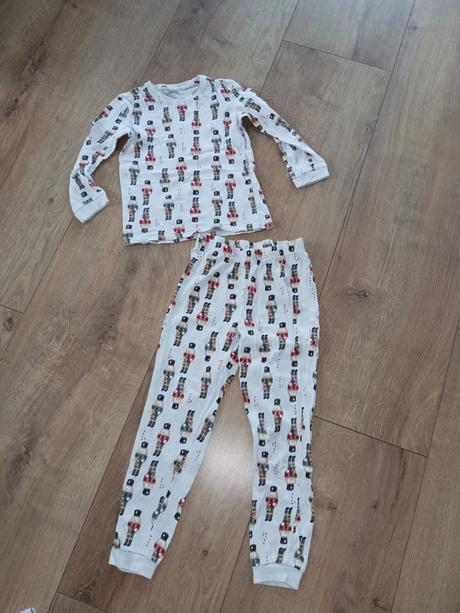 Vianočné pyžamo 116, sinsay,116