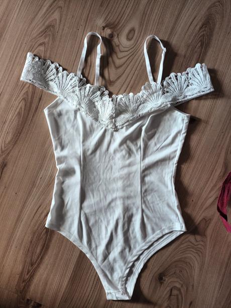 Nádherné biele  body, s