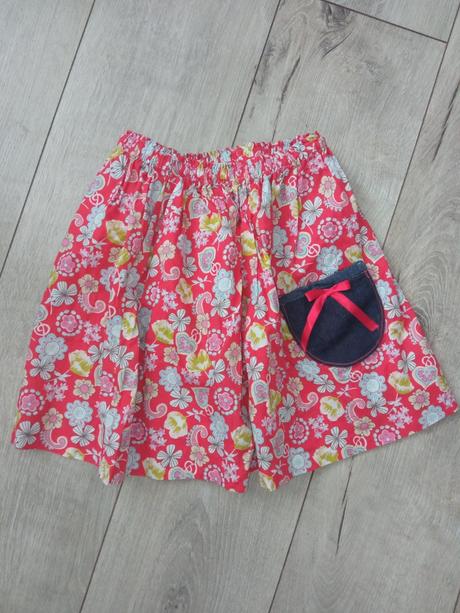 Dievčenská kvetovaná sukňa s vreckom (122), 122