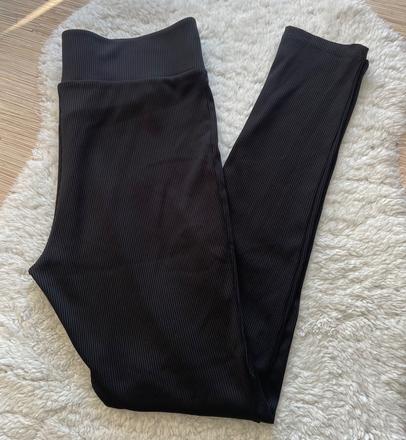 Cierne rebrovane leginy, 