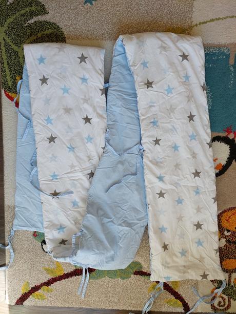 Mantinel okolo celej postieľky,