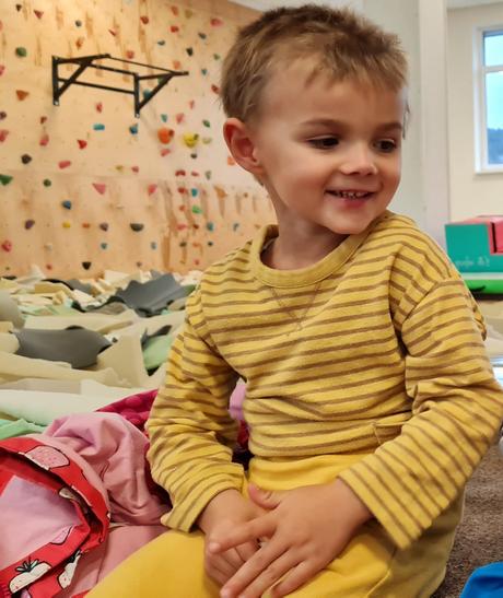 Zara mikinka s vreckom 226, zara,104