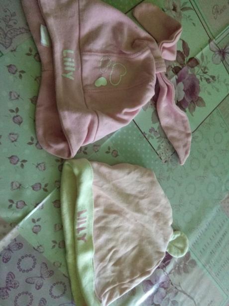 Ciapky s napisom lilly, bess,92