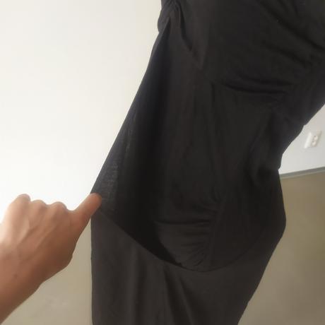 C 39 saty cierne vhodne aj pre tehulky, s