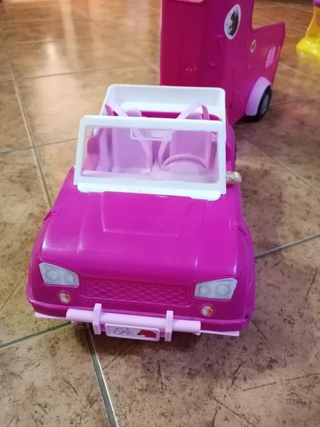 Barbie auto s prívesom, barbinou a koníkom,