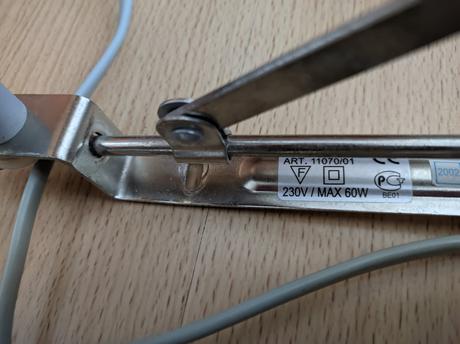 Naťahovacia lampa na stenu, 