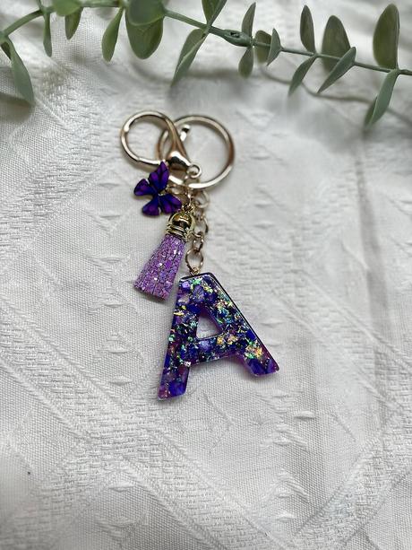 Ručne vyrobené živicové kľúčenky, 