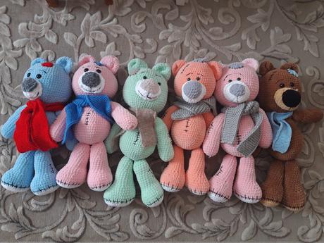 Háčkovaní mackovia, 