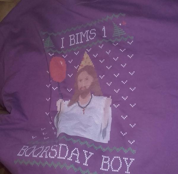 Kto mi preloží nápis na svetri?