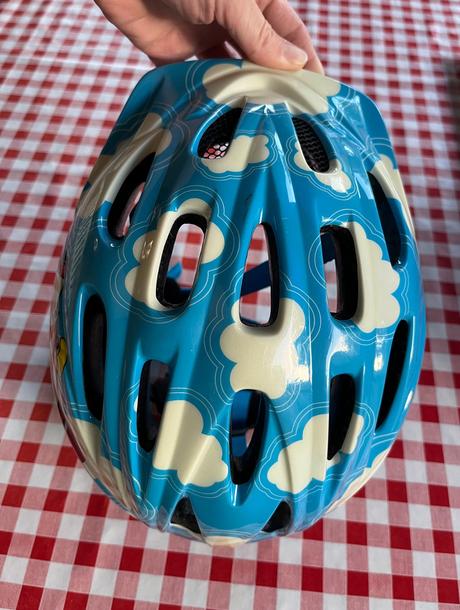 Cyklistická prilba, s