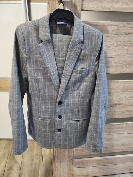 Chlapčenský oblek, 152