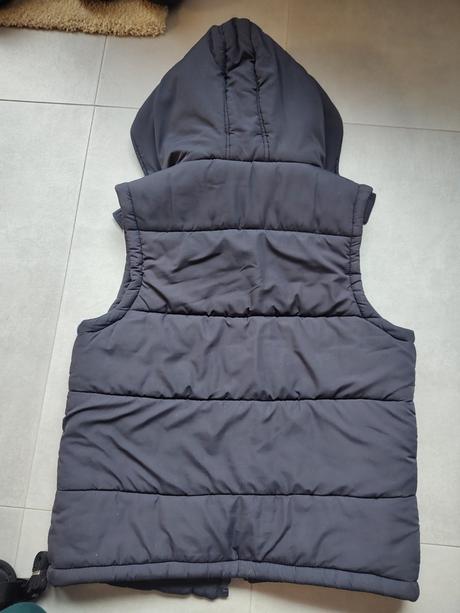 Hrubá vesta s kapucou, f&f,140